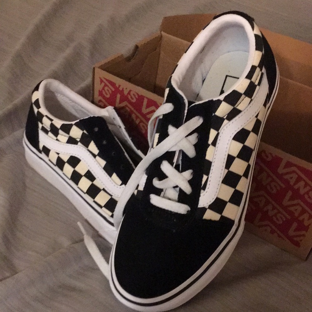 Never worn!!!